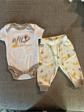 Kyle & Deena New York Baby Bodysuit Set